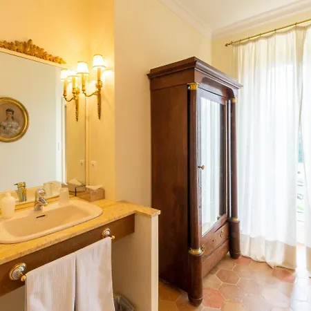 Chateau De Vauloge 4*