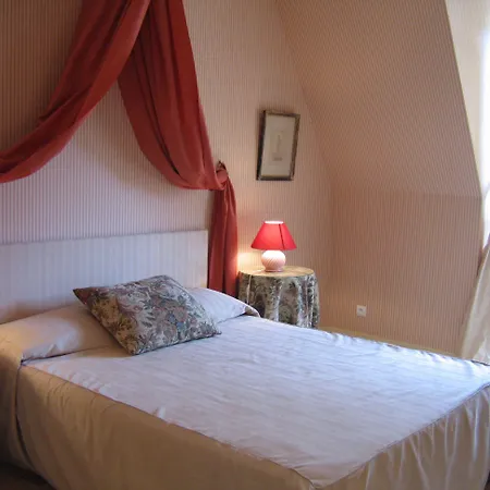 Chateau De Vauloge Bed & Breakfast 4*