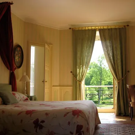 Château De Vaulogé Alojamento de Acomodação e Pequeno-almoço Fercé-sur-Sarthe