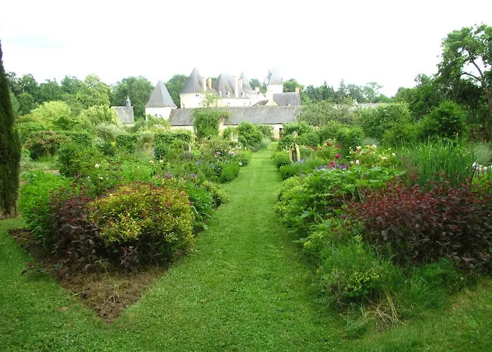 Château De Vaulogé Bed & Breakfast 4*