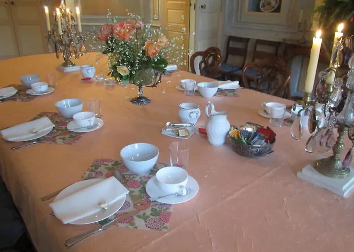 Château De Vaulogé Bed & Breakfast 4*